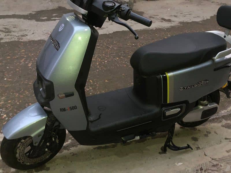 Hi speed Tail G company Scootey new just 2month used Urgent sale 11