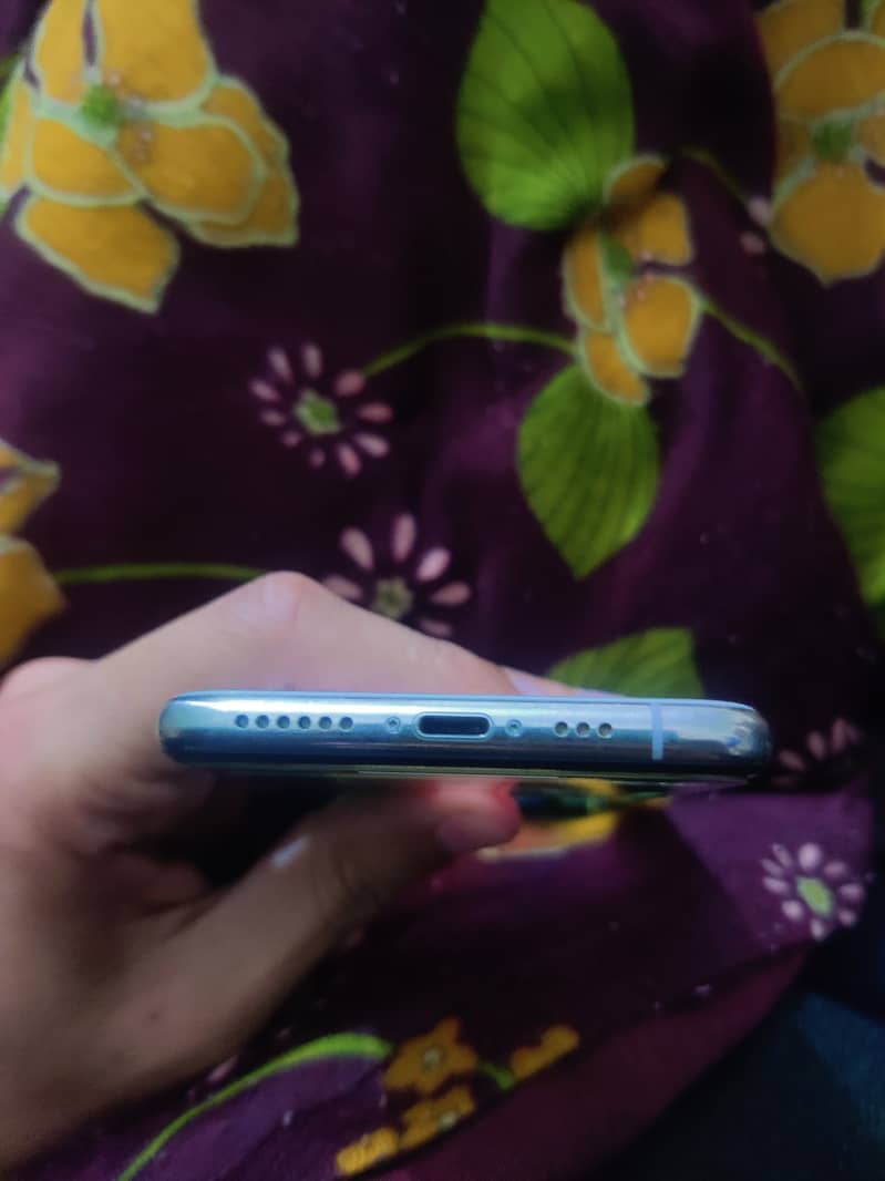 Apple iPhone XS 4