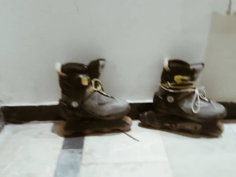 skating shoes used in good quality and shape 3