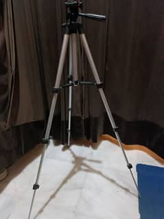 3.5ft mobile phone tripod with portable mobile/camera holder.