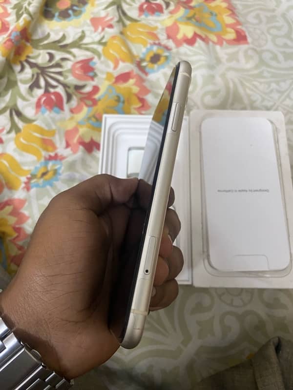 Iphone 11 256gb Official PTA approved 3