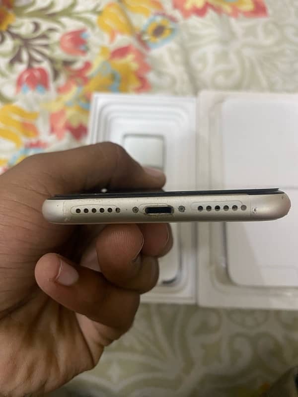 Iphone 11 256gb Official PTA approved 4