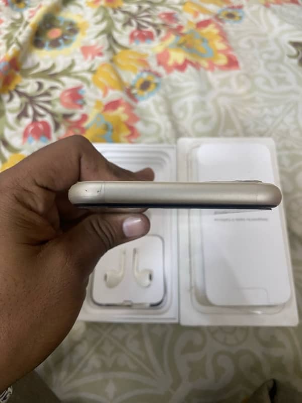 Iphone 11 256gb Official PTA approved 5