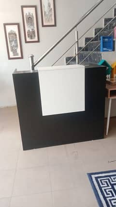 Reception Counter/Table