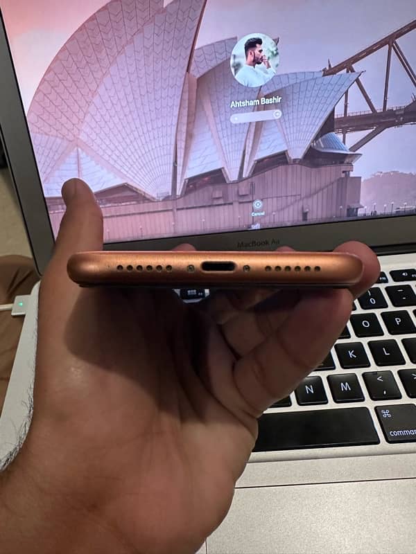 iPhone XR 64GB Factory Unlock 6