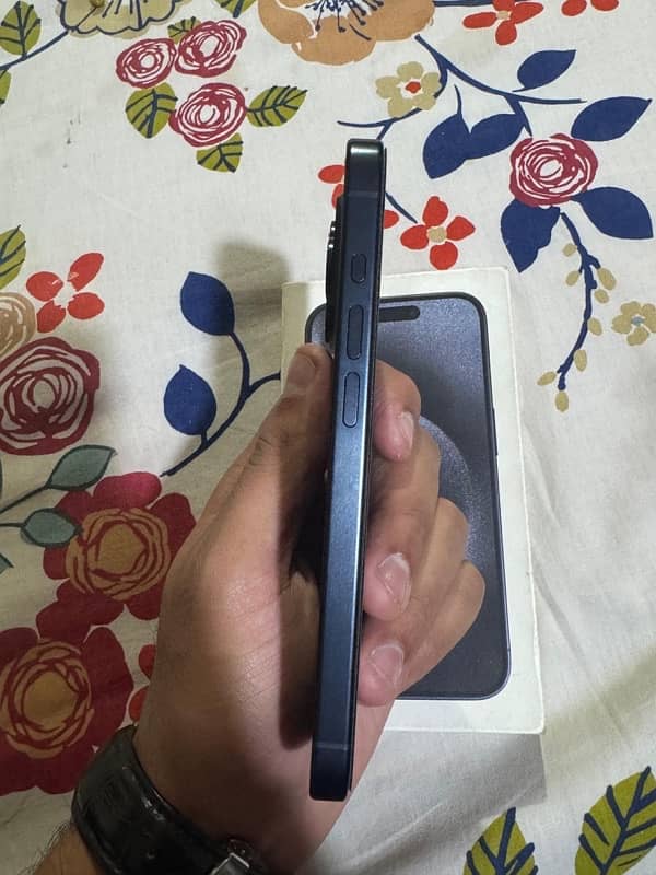 iPhone 15 Pro 4