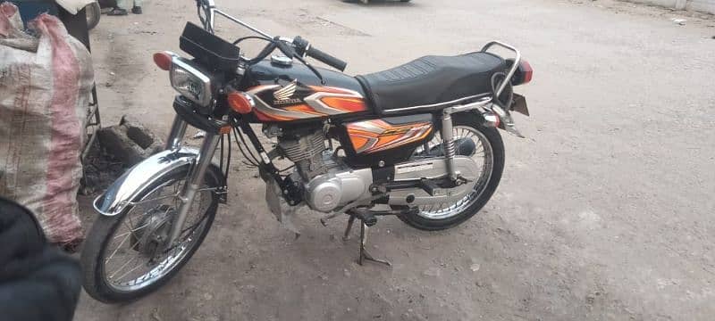 bilkul saaf moter cycle ha 1