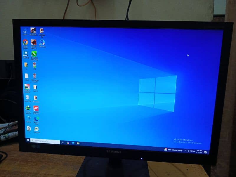 Samsung LED 24" Full HD+ (Lush Condition) 1