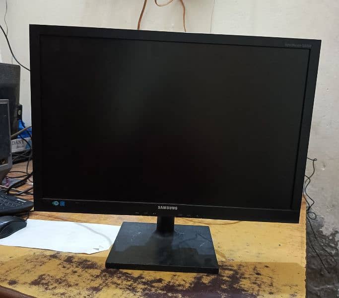 Samsung LED 24" Full HD+ (Lush Condition) 2