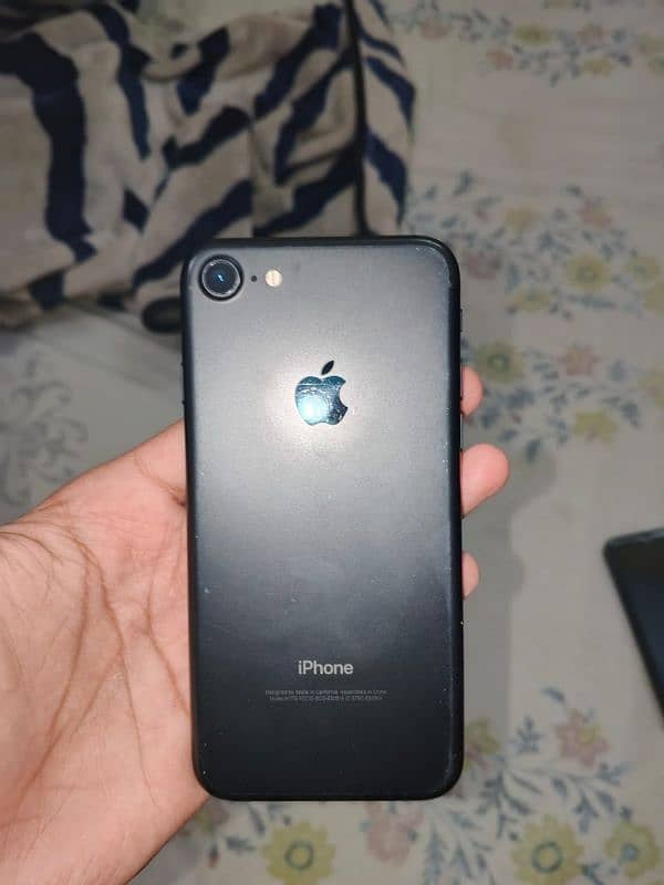 iphone 7 condition 10 10 ha genun ha original panel ha urgent sale 8