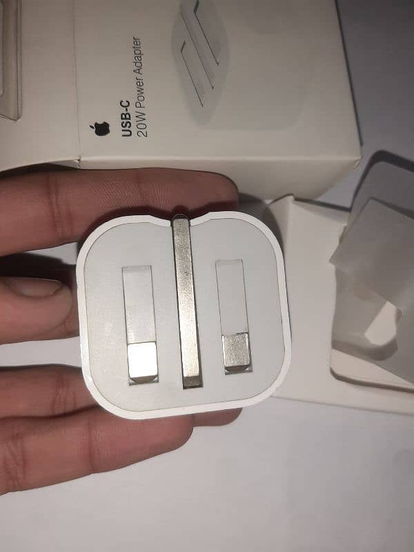 Iphone 100% original 20W charger ,10/10 condition 1