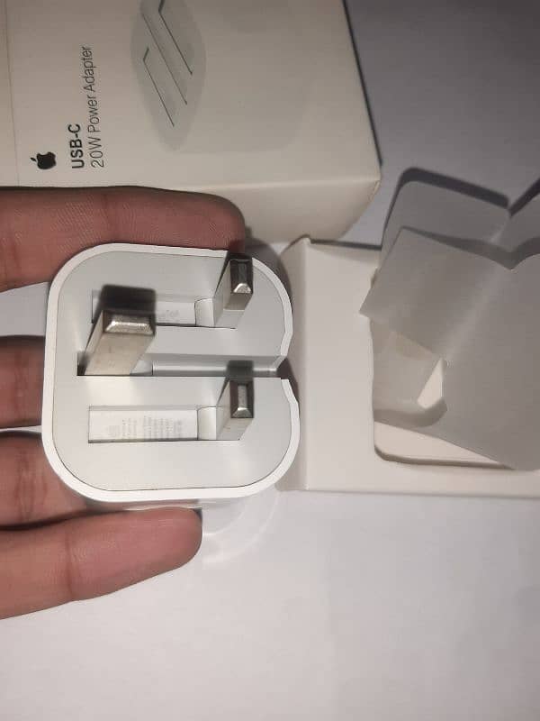 Iphone 100% original 20W charger ,10/10 condition 2