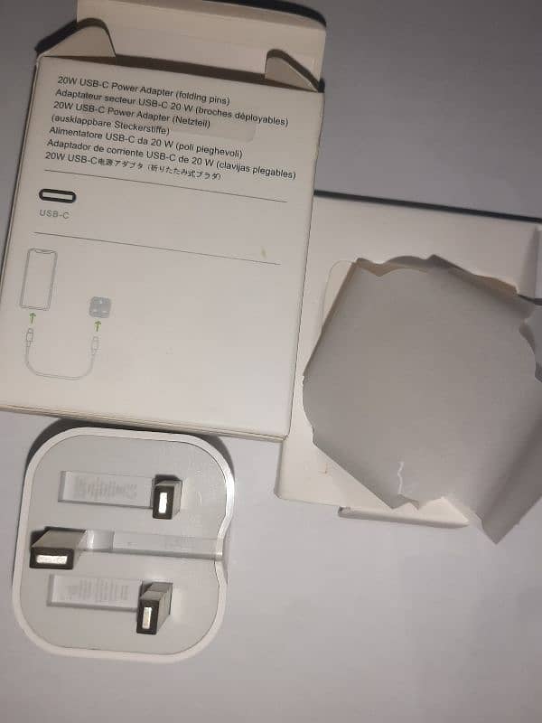 Iphone 100% original 20W charger ,10/10 condition 3