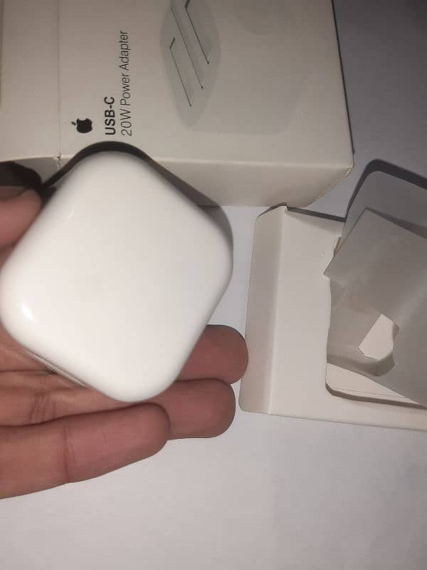 Iphone 100% original 20W charger ,10/10 condition 4