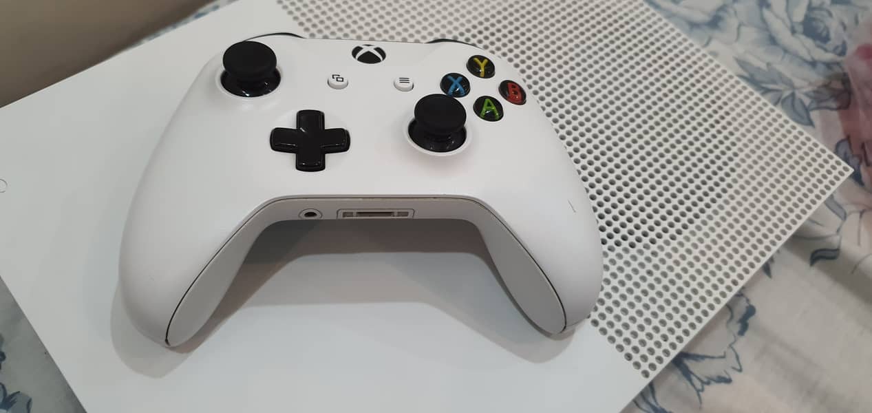 Xbox One S 1 TB Bought From Saudi Arabia for 1200 SAR used for a week 7