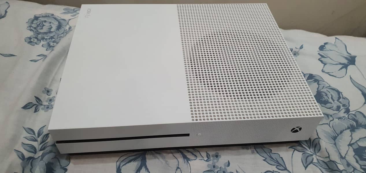 Xbox One S 1 TB Bought From Saudi Arabia for 1200 SAR used for a week 11