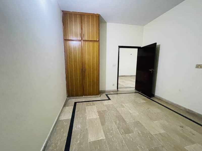 5 Marla upper Portion For Rent in Johar town 3