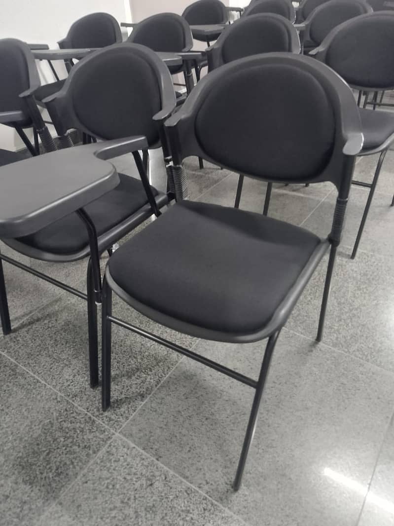 Student chairs with right hand side, Boss color black. 0