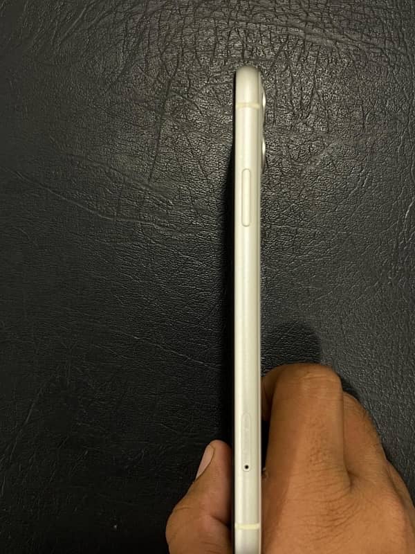 IPHONE 11 64GB WHITE 2