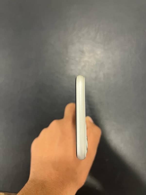 IPHONE 11 64GB WHITE 3