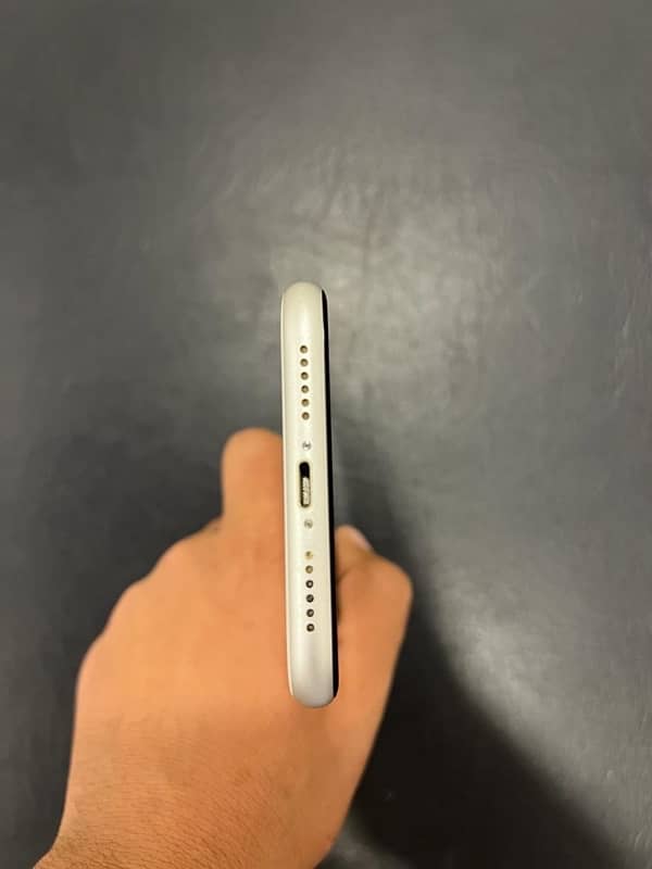 IPHONE 11 64GB WHITE 5