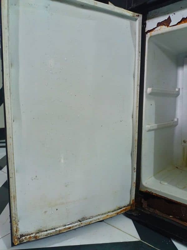 "High-Quality Water Dispenser for Sale – mint Condition" 2