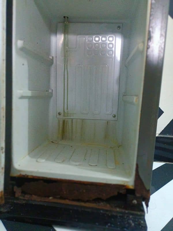 "High-Quality Water Dispenser for Sale – mint Condition" 3