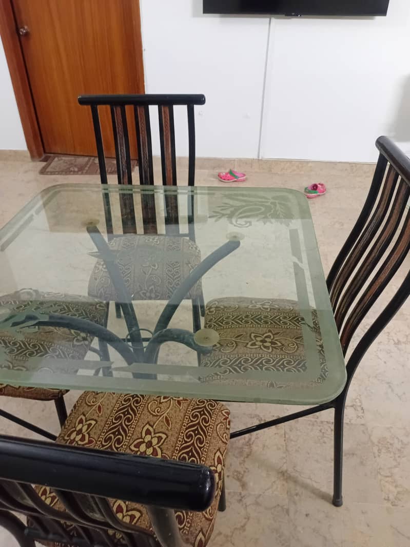 Dining Table with four chairs 0