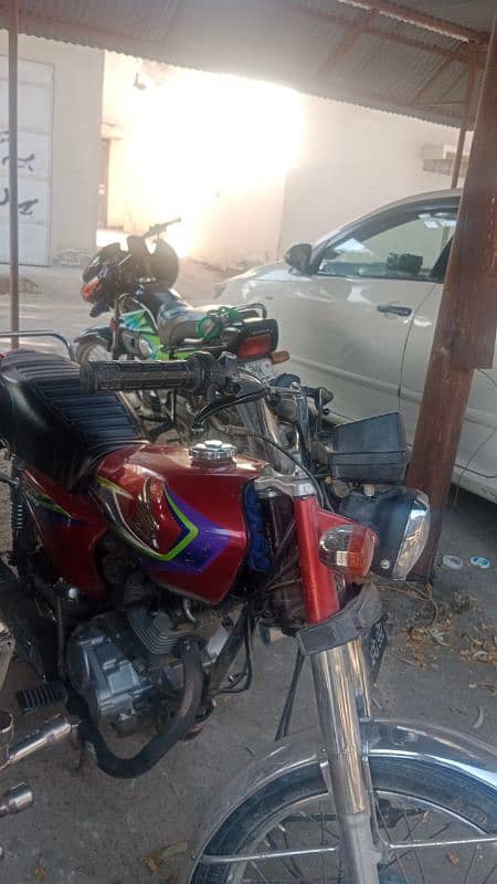 Honda 125 (2017) - Good Condition Bike 3