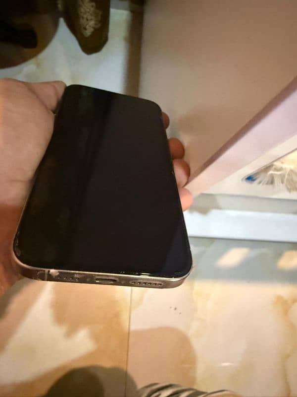 iphone 15 pro max condition 10/10 6