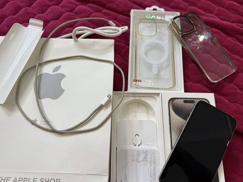 iphone 15 pro max condition 10/10 12