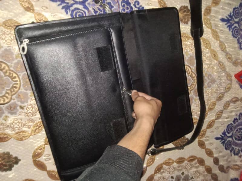 original leather black laptop bag 10 by 10 condition 4