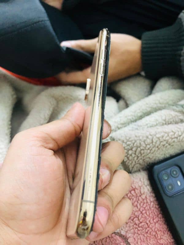 I PHONE xs 256Gb golden color condition 10/10 JV E sim chal jayegi 0