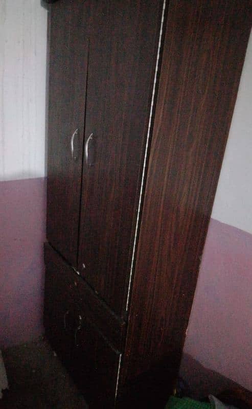 2 door cupboard used in good condition 9/10 1