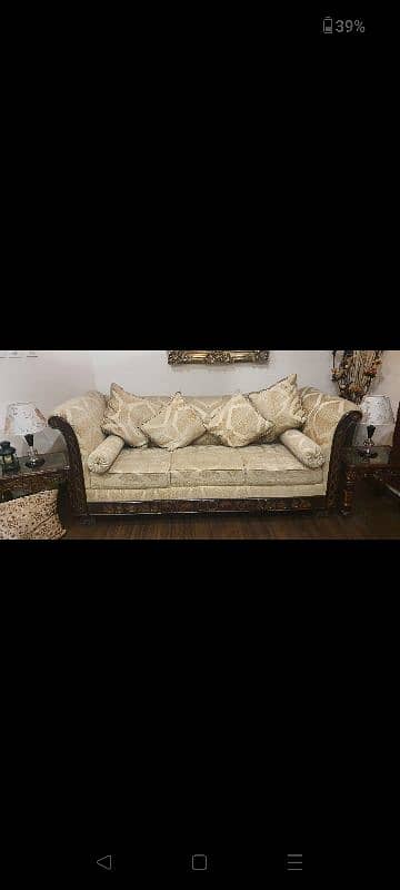 Almost new 5 seater sofa set 4