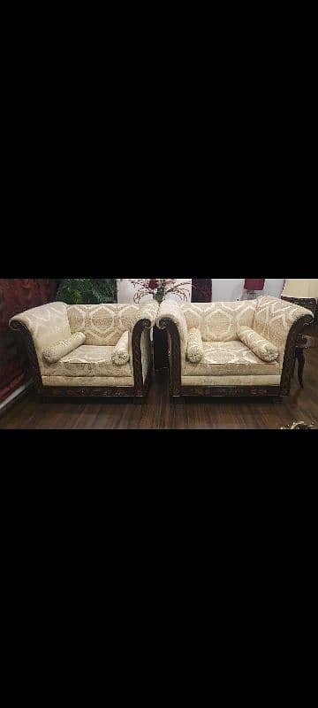 Almost new 5 seater sofa set 5