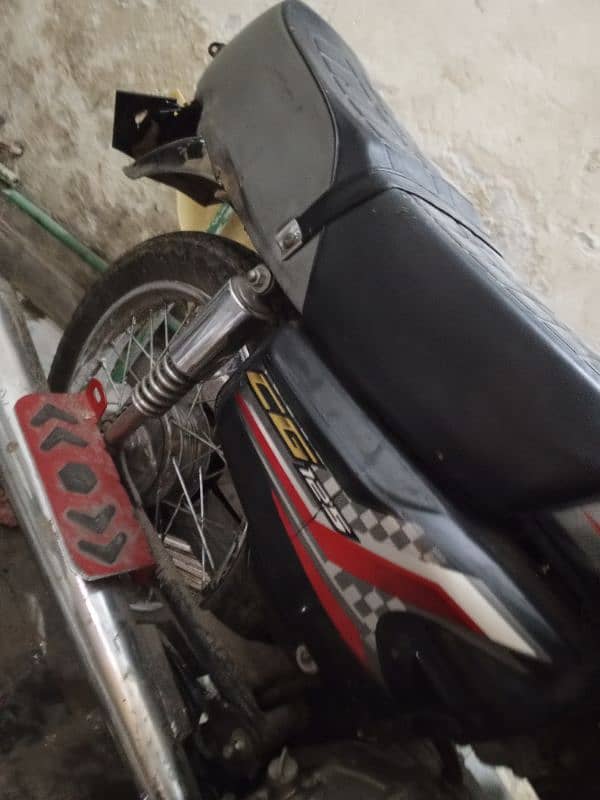 Honda 125 engine new karwa kick lagni ha Baki all ok ha 2