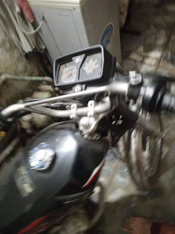 Honda 125 engine new karwa kick lagni ha Baki all ok ha 4