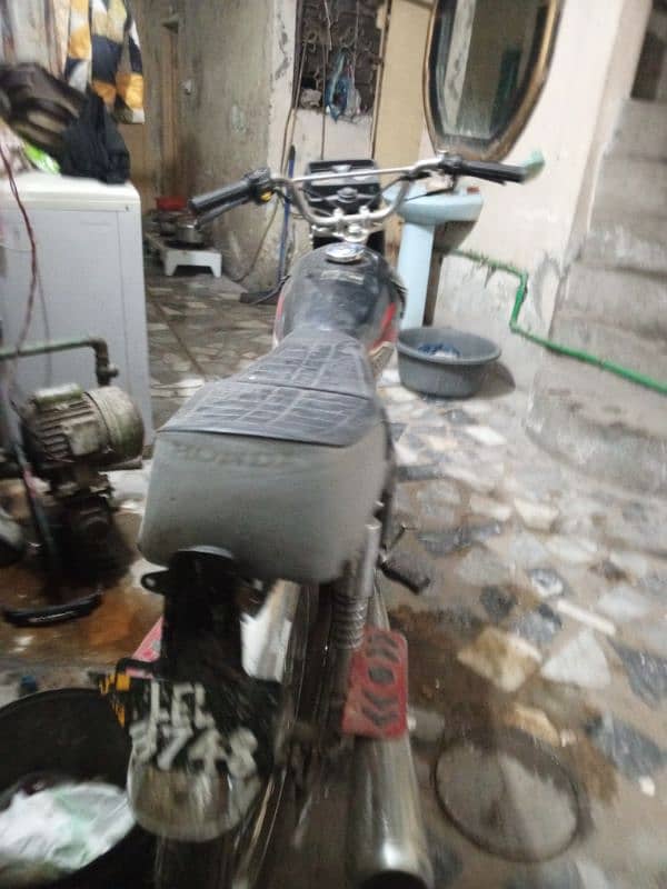 Honda 125 engine new karwa kick lagni ha Baki all ok ha 8