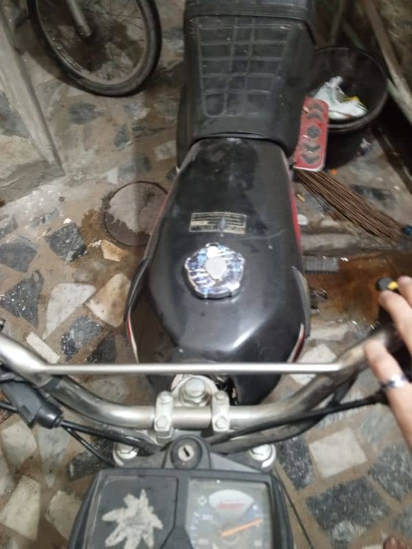 Honda 125 engine new karwa kick lagni ha Baki all ok ha 9