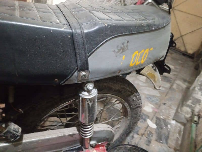 Honda 125 engine new karwa kick lagni ha Baki all ok ha 10