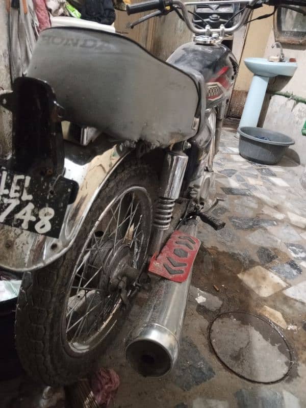 Honda 125 engine new karwa kick lagni ha Baki all ok ha 11