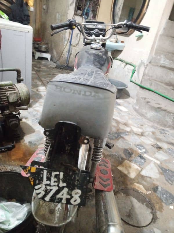 Honda 125 engine new karwa kick lagni ha Baki all ok ha 12