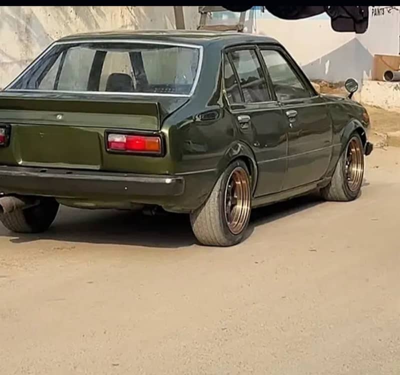 Toyota Corolla 1977 2