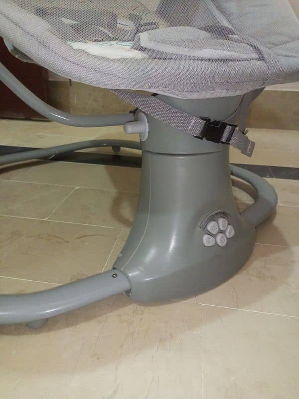 Remote control Automatic Swing for Babies 2