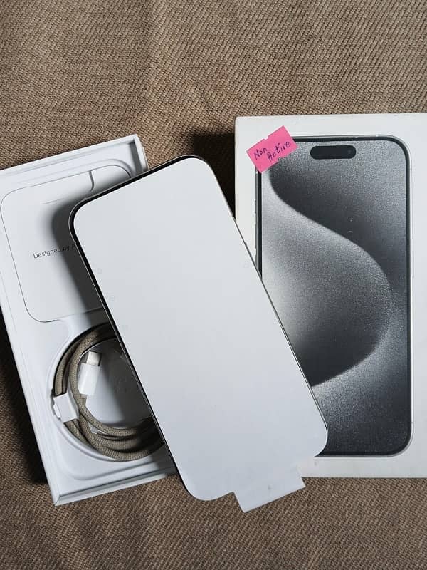 iPhone 15 Pro, 256GB (white titanium) + 3 Back Covers 1