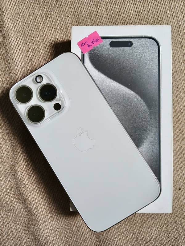 iPhone 15 Pro, 256GB (white titanium) + 3 Back Covers 15