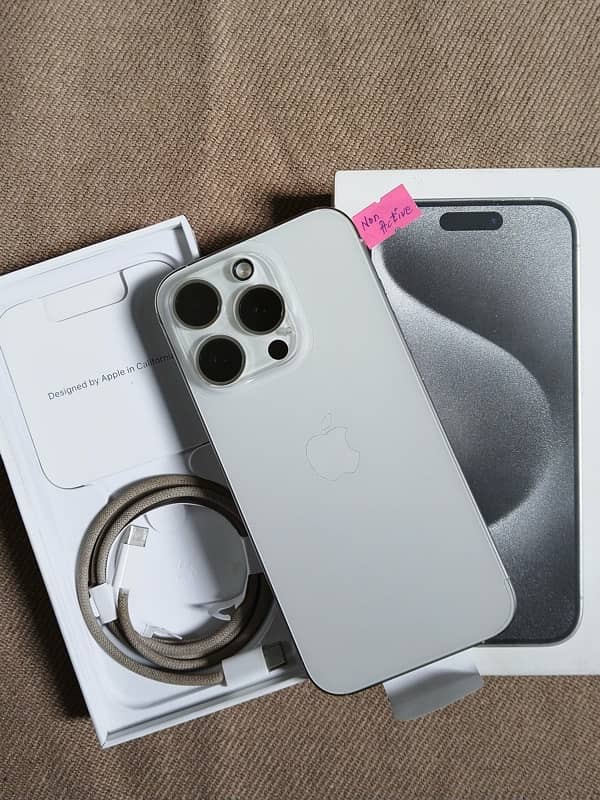 iPhone 15 Pro, 256GB (white titanium) + 3 Back Covers 16