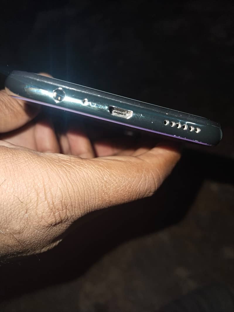 Vivo S1 8/256 with charger 10/10 condition for urgent sale 2