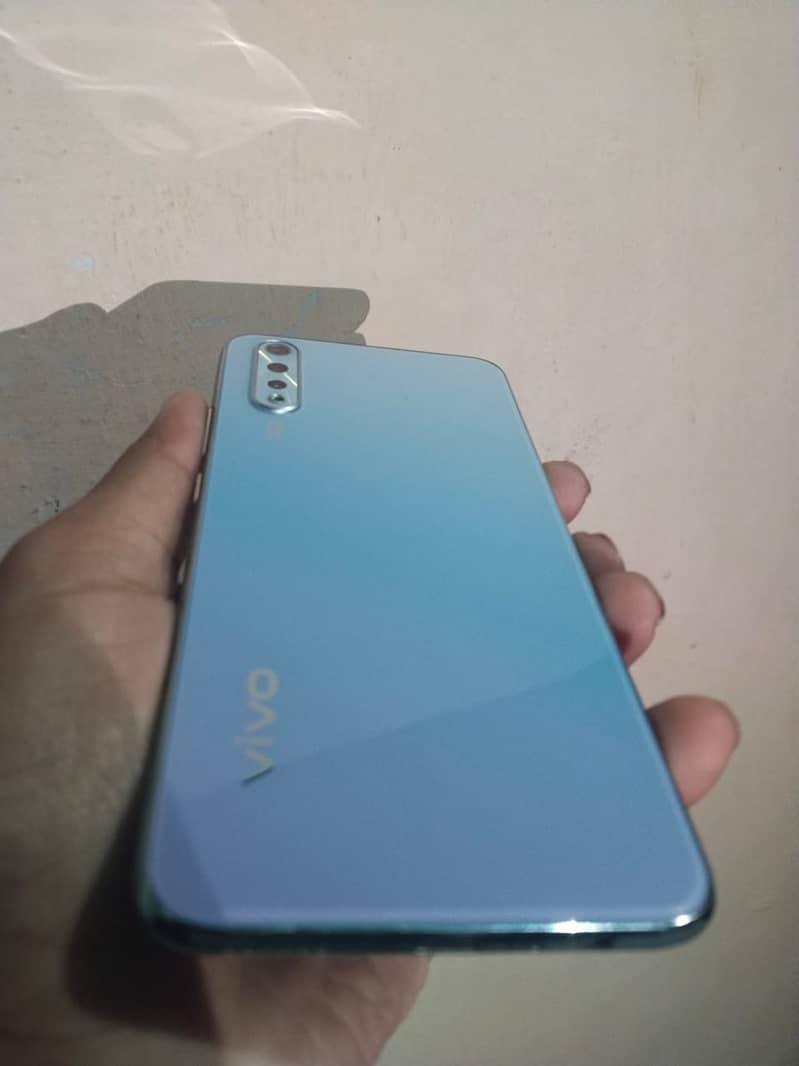 Vivo S1 8/256 with charger 10/10 condition for urgent sale 12